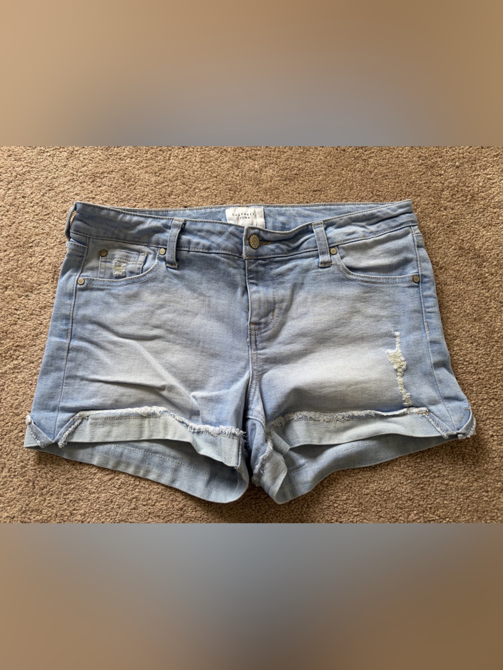 💛 CELEBRITY PINK - Size 9/29 Denim Shorts
